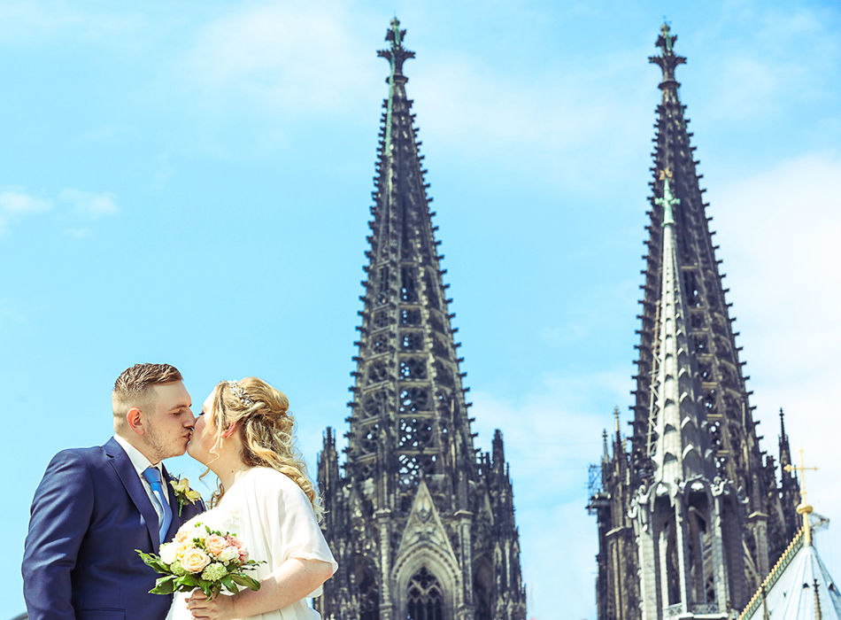 kölner hochzeitsfotgoraf Fotografin Köln Ehrenfeld Hochzeitsfotos Brautpaar Hochzeit Braut Brautkleid